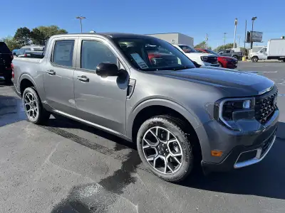 New 2025 Ford Maverick Lariat Crew Cab Truck for sale in St. Joseph MO