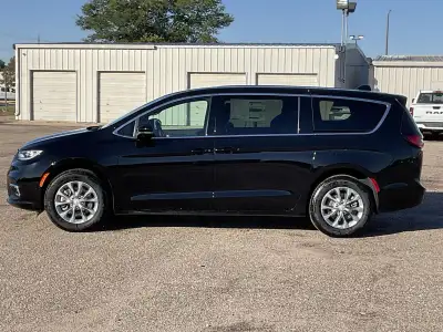 New 2026 Chrysler Pacifica Select Minivan for sale in Grand Island NE