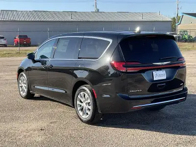 New 2026 Chrysler Pacifica Select Minivan for sale in Grand Island NE