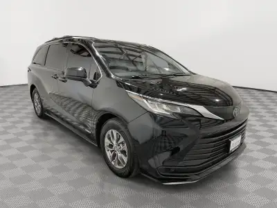 Used 2021 Toyota Sienna LE Minivan for sale in St. Joseph MO Used 2021 Toyota Sienna LE Minivan for sale in St. Joseph MO