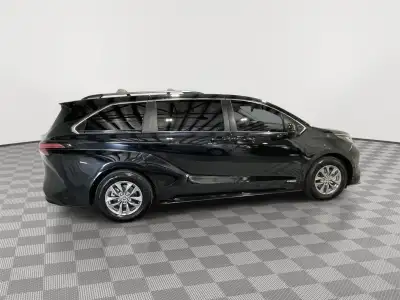 Used 2021 Toyota Sienna LE Minivan for sale in St. Joseph MO Used 2021 Toyota Sienna LE Minivan for sale in St. Joseph MO