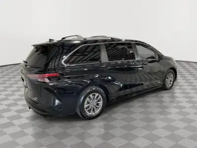 Used 2021 Toyota Sienna LE Minivan for sale in St. Joseph MO Used 2021 Toyota Sienna LE Minivan for sale in St. Joseph MO